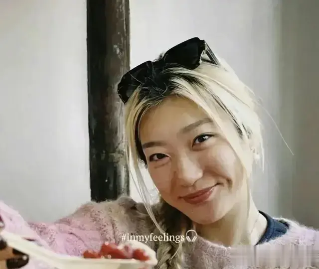 28岁女篮李梦：不化妆的样子判若两人，为45岁张隆花销太多，累了