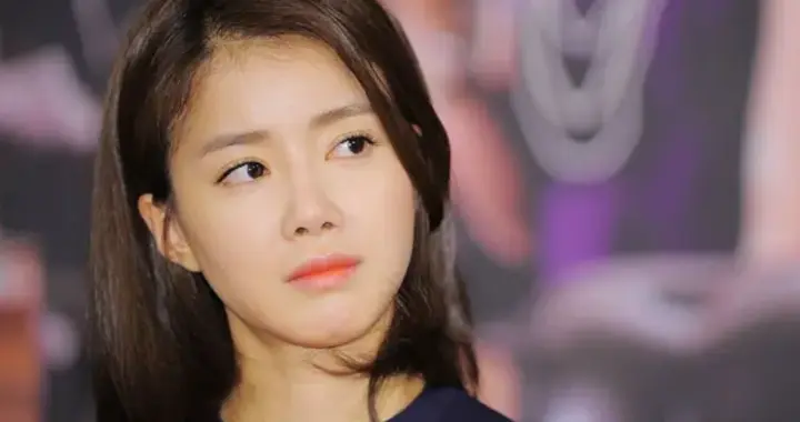 韩国女星离婚后怀孕，女儿早产没有肚脐，她崩溃称：想去捡一个