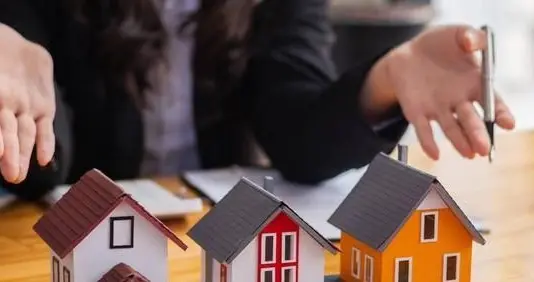 深圳的房价已经要成为笑话了，现在卖房子已经可笑到什么程度了。