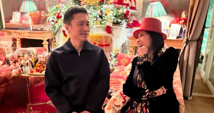 刘嘉玲夫妇在豪宅跨年，80岁刘妈妈打扮贵气好慈祥，弟弟全家也在