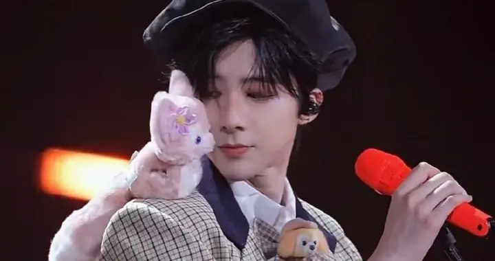 刘宇宁直播“炸毛”名场面！奶凶表情破功，全网笑翻