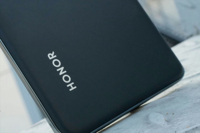 荣耀“影像旗舰”加速让路，3840HZ+卫星通信，512GB跌至3049元