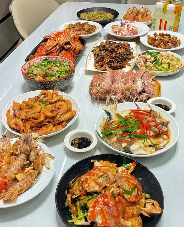 海鲜家宴这样吃！喜欢吃海鲜大餐的朋友赶快点赞收藏起来！