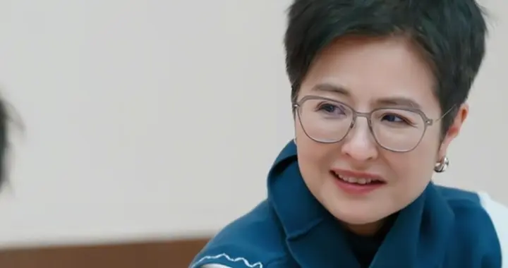 49岁李维嘉被问遗产归谁，沉默苦笑：爱给谁给谁，藏满未婚心酸