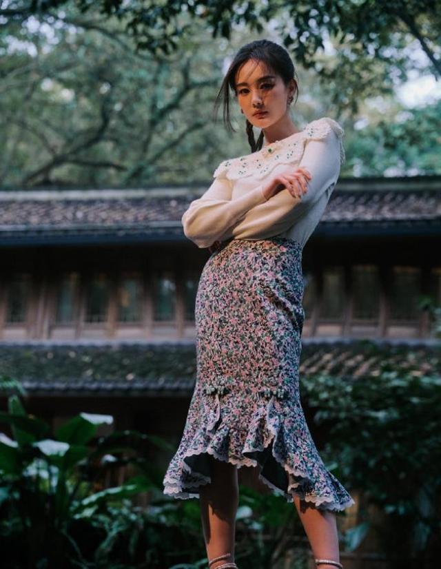 美翻了！李一桐四合院大片出炉，网友狂赞：绝美跨界融合！