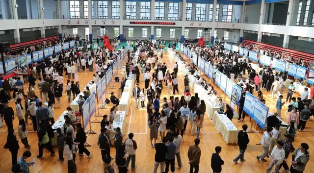 4大信号显示，全面降薪时代来临，今年有份工作的人，就是大赢家