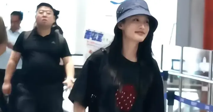 看了李沁4套私服穿搭，我发现，“上短下长”搭配经典耐看很时髦