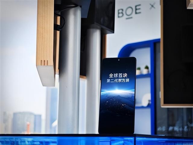 一加13确认采用第二代2K东方屏，创下多项记录