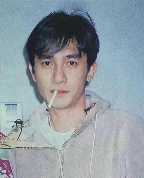 事实证明，61岁久居日本的丁克一族梁朝伟，早已选择了另一种人生