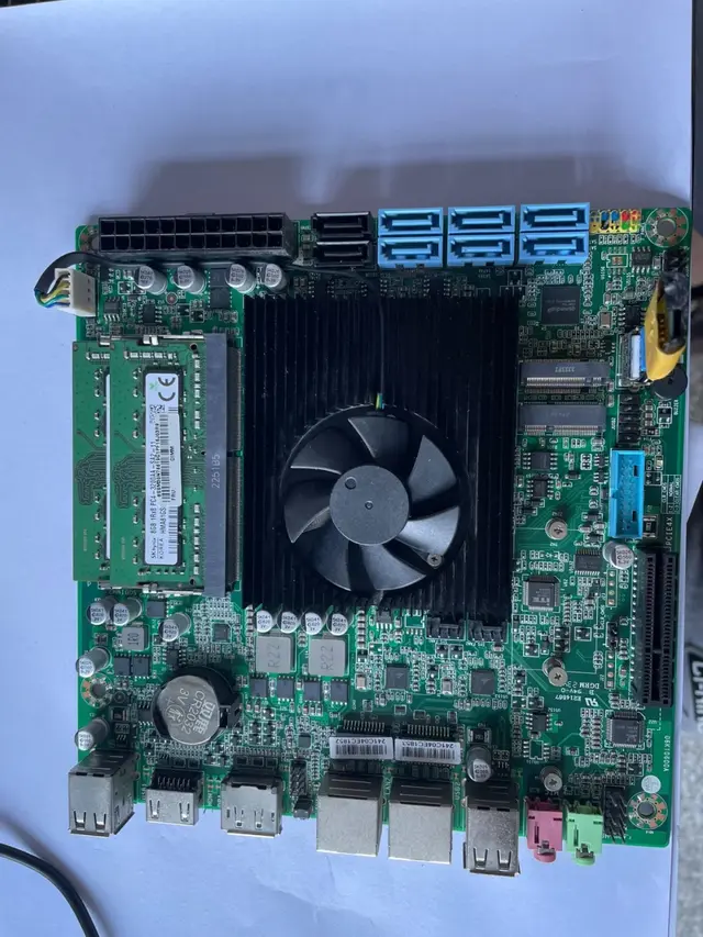 难捡漏的稀缺NAS妖板！先天飞牛NAS软路由圣体，性能持平N100