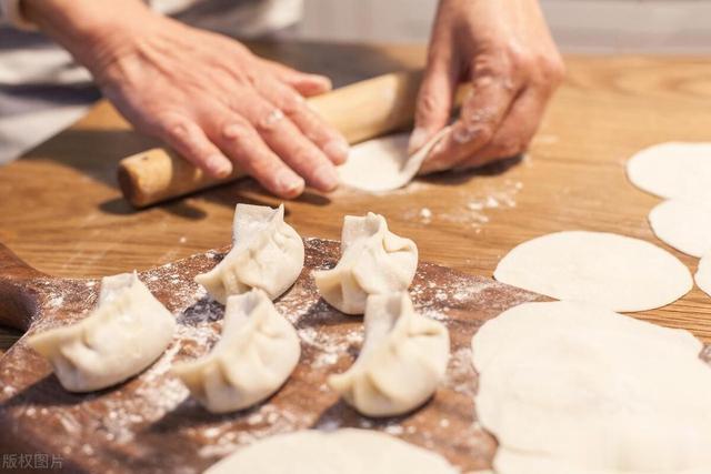头伏吃饺子，为啥传统要吃素馅饺子？推荐3种素馅饺子，值得尝试