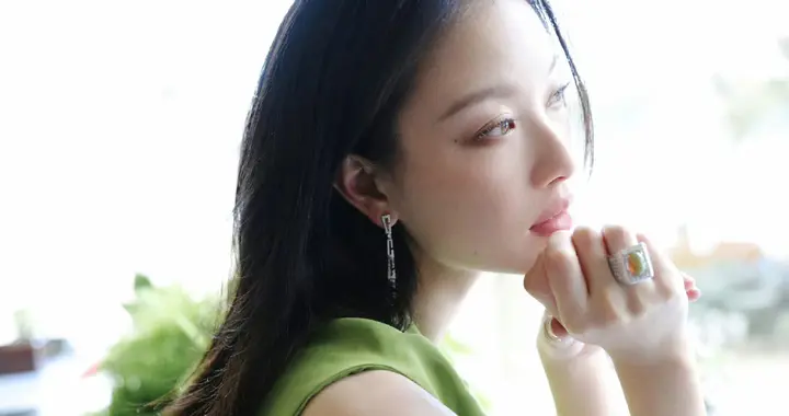 倪妮青纱荡漾，泛起优雅涟漪 ???