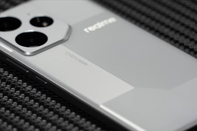 国补价1530元，极窄直屏+240万分+7000mAh，适合普通用户入手了