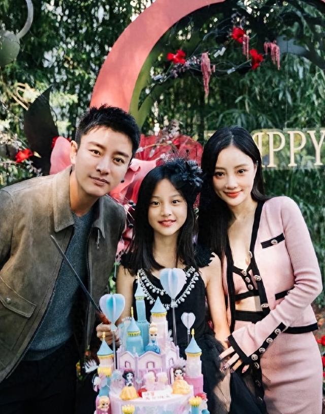 瞒不住了！贾乃亮与李小璐的前缘再起，网友：复婚?意料之中？