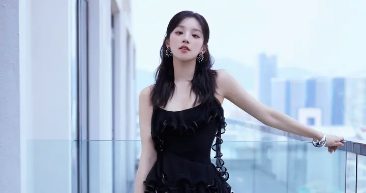 宋雨琦 三奢女帝Tory Burch\uD83D\uDC5C ???