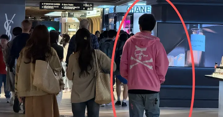 王思聪带4个美女香港逛街，穿100万牛仔裤、限量版球鞋，女友没在