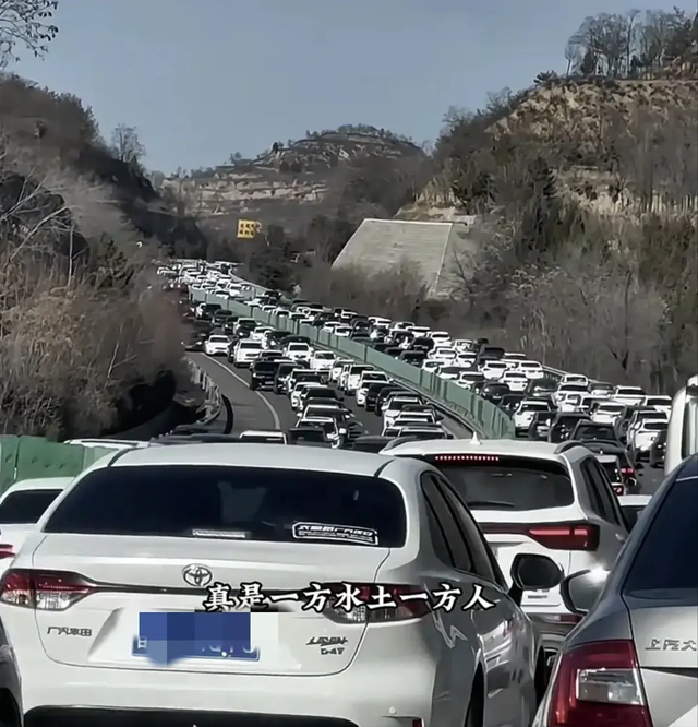 国庆高速到处排队充电，油车又扳回一局，华为超充要尽快推进了