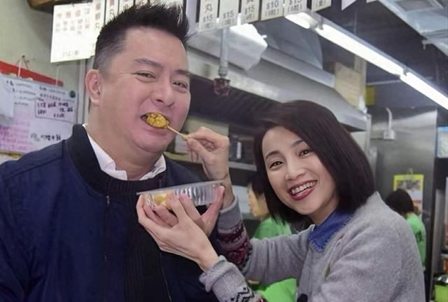 香港女星谭小环多家茶餐厅宣布倒闭，亏损超千万，网友：大快人心