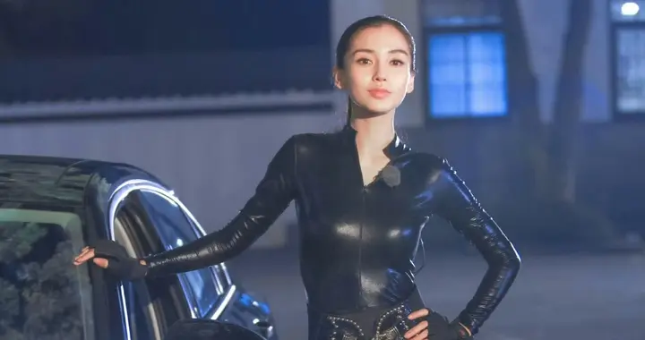 杨颖，anglebaby皮裤子 ???