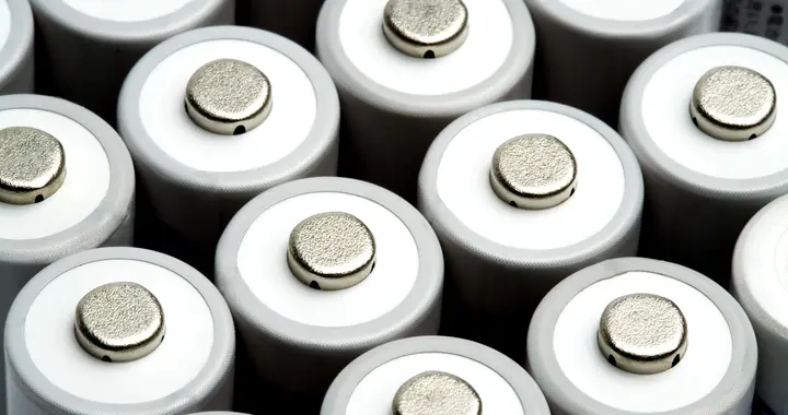 美企巨头纷纷撤退，宁德时代推迟2年！外媒：固态电池美梦破灭？