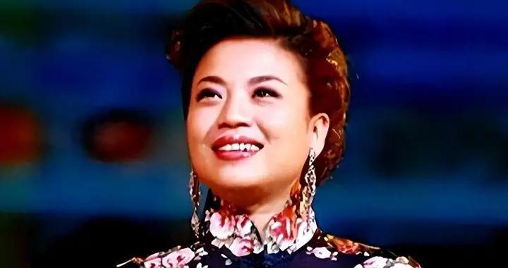 57岁张也实力证明：单身也能活得漂亮！