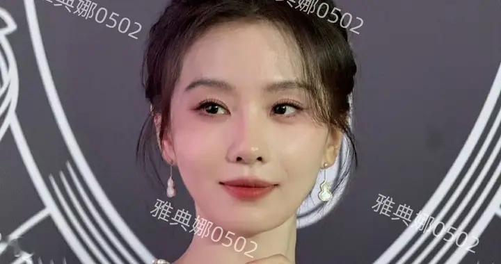 刘诗诗的盘发上热搜了，虽然她依然很漂亮，但脸却变了提拉感很强