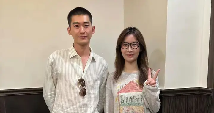 张翰在上海吃饭逛街被偶遇，剪了寸头，毫无油腻感