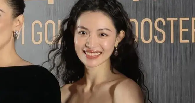 女星为搭导演人脉主动分手，幻想破灭后与男友断绝关系