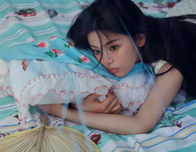 杨超越｜夏日闺房吃瓜，香香软软的