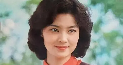 她好牛！13次夺影后，一生无儿无女，68岁却公开“表白”前夫