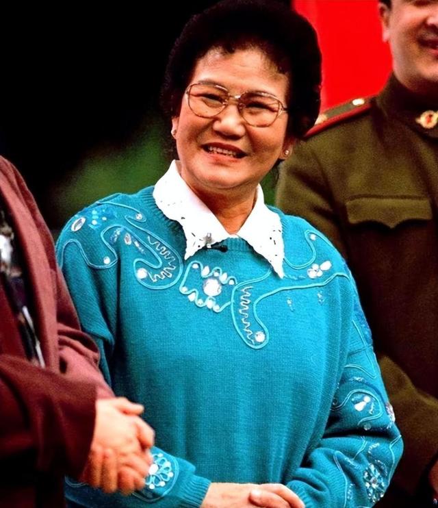 朗读者|1963年，春晚女皇赵丽蓉拒见毛主席，得知原因后主席连说：好好好