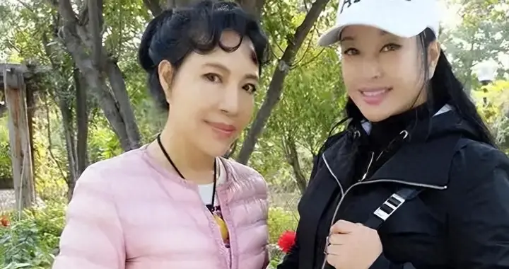 反转来了？刘晓红发声怒斥刘晓庆造谣，赞同姐姐把遗产捐给国家