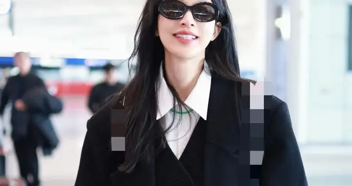 张俪真是穿搭高手！黑大衣+v领马甲+阔腿裤，时髦洋气又高级！