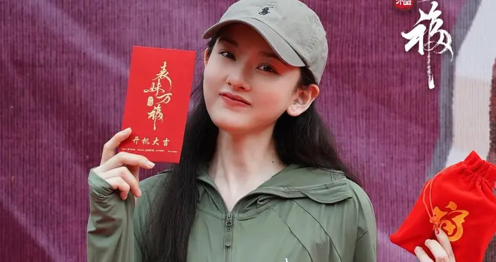 宋祖儿｜脸是真的小，帽子都比脸大了一圈