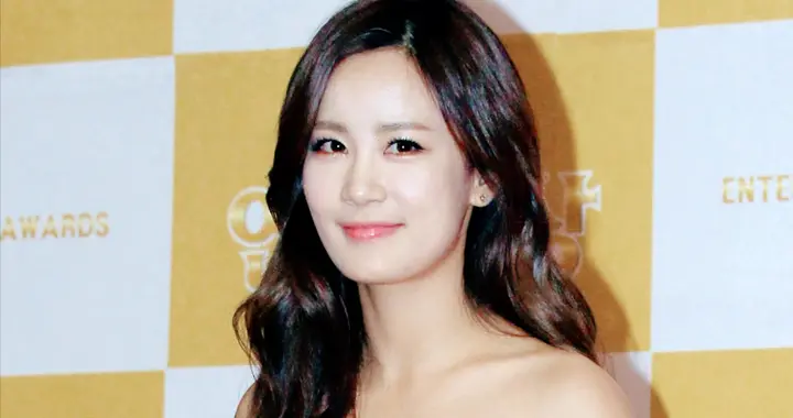 韩国女星洗澡时摔倒，面部凹陷插满针灸！正在备孕期却意外毁容