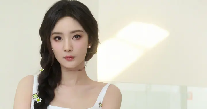 杨幂“爽文”风波：高光、荆棘交织下的大女主启示录