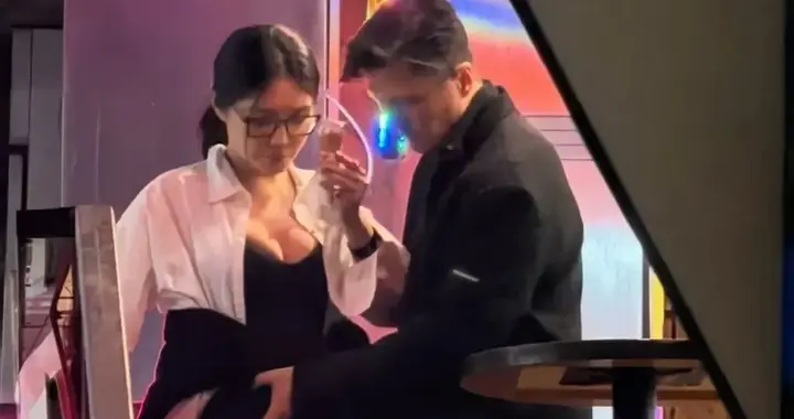 曝徐冬冬疑怀孕！尹子维温柔摸肚子，同吃一个冰淇淋，细节好暖心