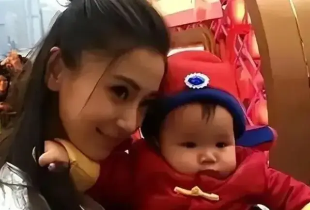 炸裂！演员杨颖离婚三年首晒小海绵，网友：这状态简直杀疯了！