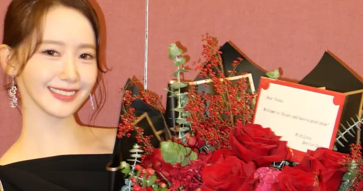 林允儿捧花美图赏析