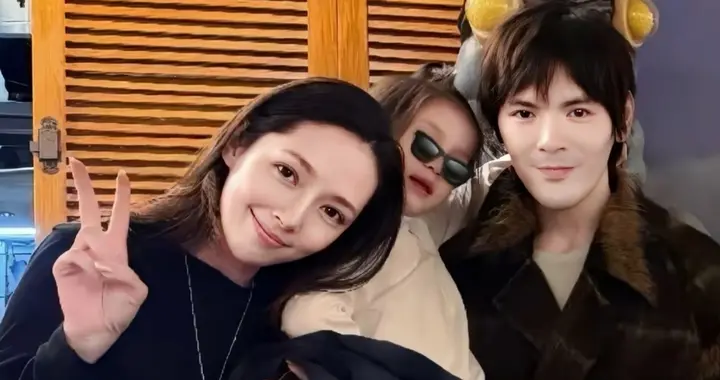 向佐回台湾看孩子，晒一家四口合照，说郭碧婷是最佳守护者