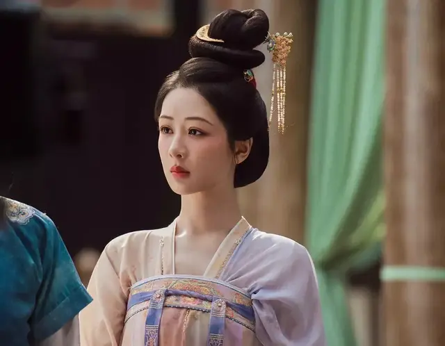 《锦绣芳华》开播，单集广告数破纪录，评论区一星差评理由很一致