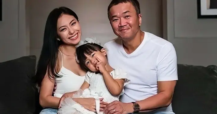 香港知名女星嫁入豪门，开公司当老板，被大19岁富商老公宠上天