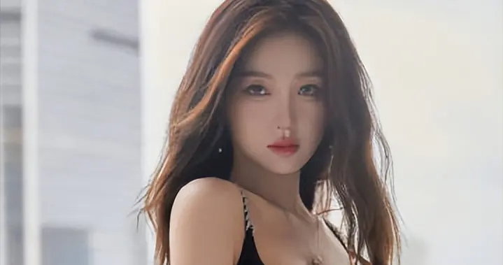 虞书欣的表情简直是春天的代名词！这感觉太撩人了。