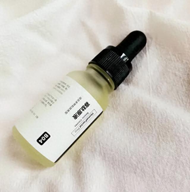 烟酰胺 这些精华液，有效补水保湿抗衰净透亮白,让你的皮肤变得紧致细腻