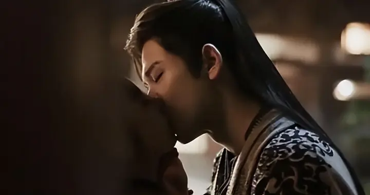 曾庆杰神补刀：张凌赫田曦薇吻戏被打断，罪魁祸首是经纪人