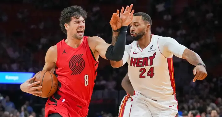 杨瀚森连续4场无缘出战开拓者131：136不敌热火！