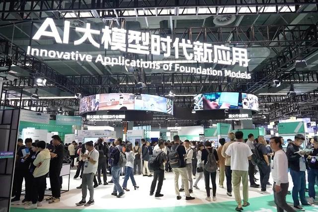 阿里云正与零一万物合作成立“产业大模型联合实验室”