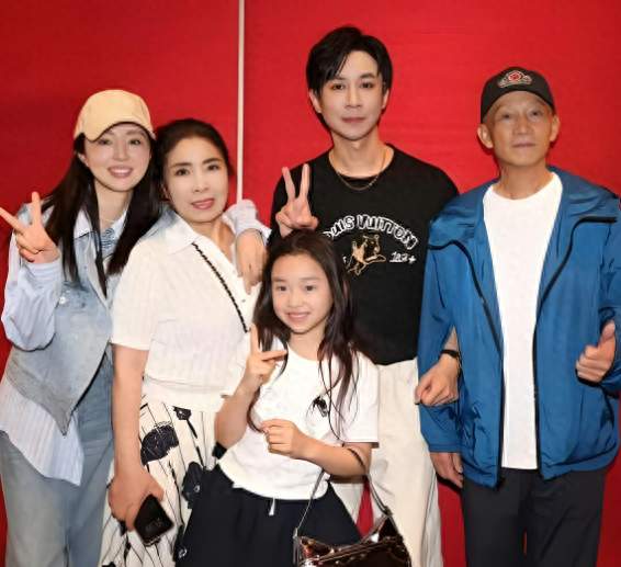 董璇不让张维伊住她家，倪萍说：他想搂妻子睡，热情却一再被浇灭