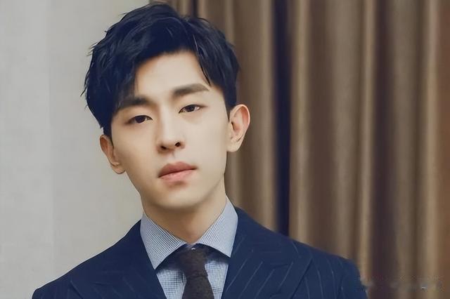 昔日白马王子跌落街头商演，因偷税被封杀沦落三线明星!