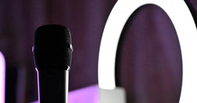 人民日报：岂容劣迹网红，换马甲复出？